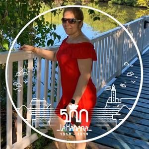 Meet your Posher, Adela